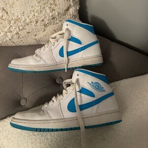 UNC Jordan 1 Mid